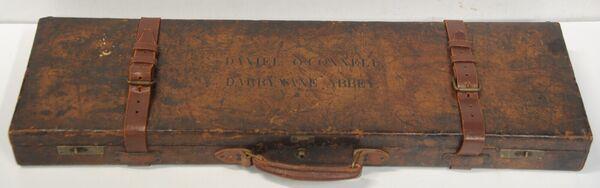 丹尼尔·奥康奈尔的枪盒和相框里将军的肖像